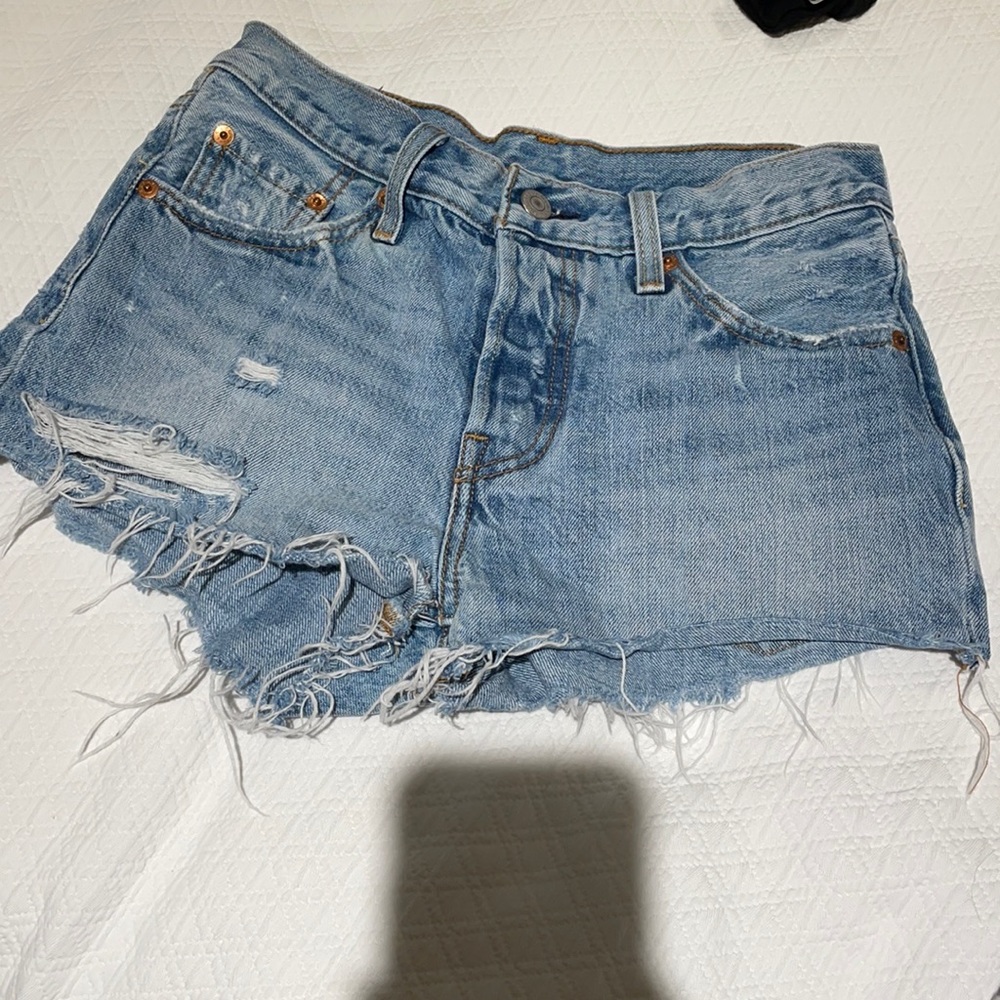 Levi’s 501 mid rise jean shorts size 25